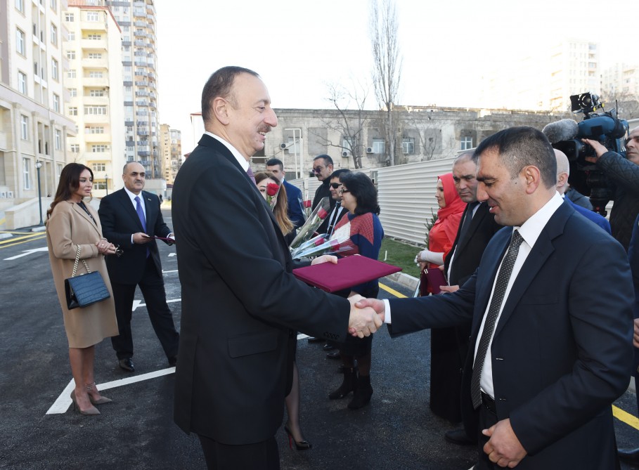 Президент Азербайджана и его супруга приняли участие в открытии жилого здания для инвалидов по зрению (ФОТО)