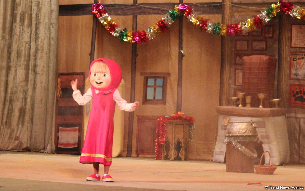 "Маша и Медведь" очаровали юных бакинцев и их родителей (ФОТО)