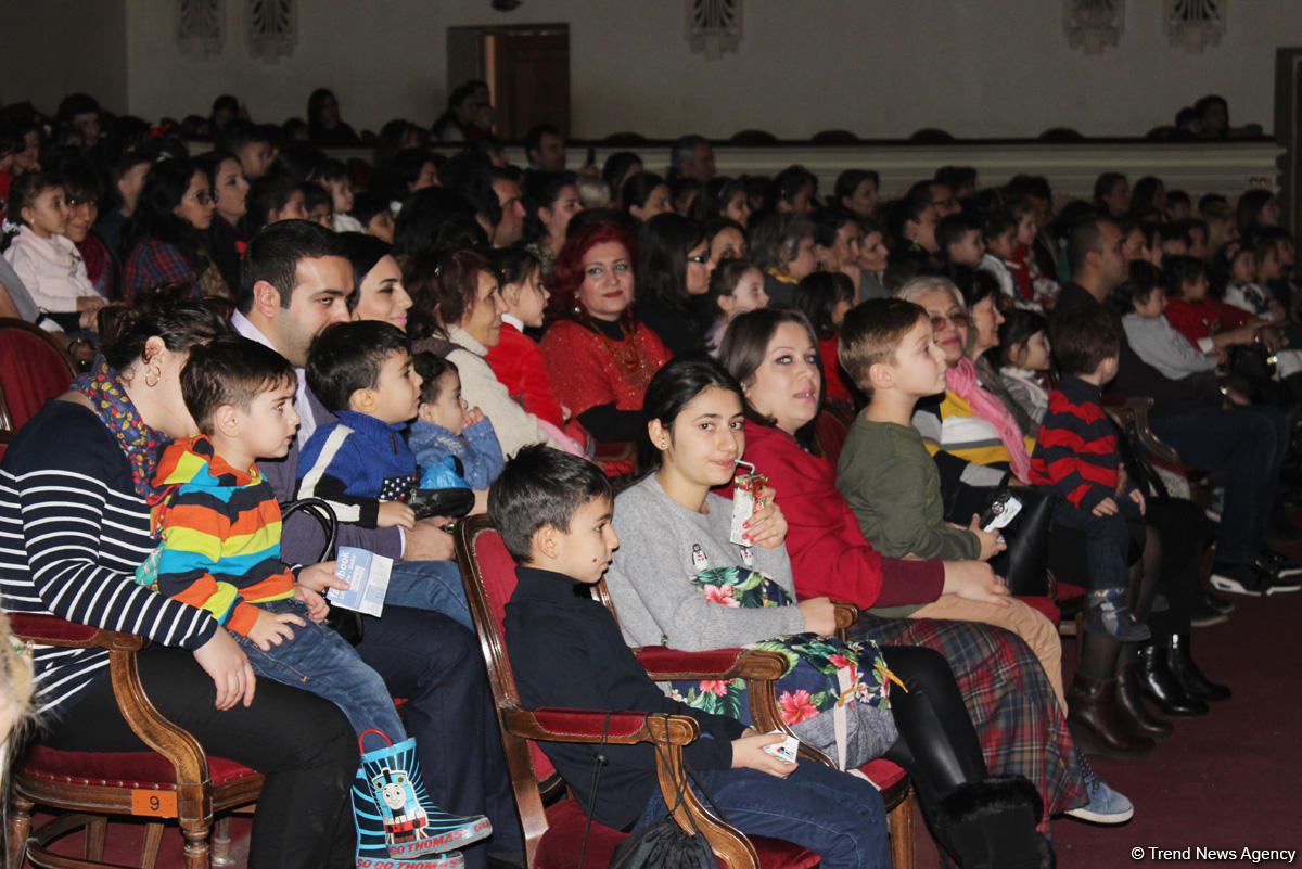 "Маша и Медведь" очаровали юных бакинцев и их родителей (ФОТО)