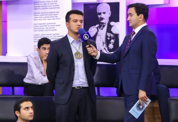 Как азербайджанские знатоки "сыграли" на музыкальных инструментах (ФОТО)