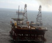 Работы по тушению пожара на аварийной платформе месторождения "Гюнешли" (ФОТО)