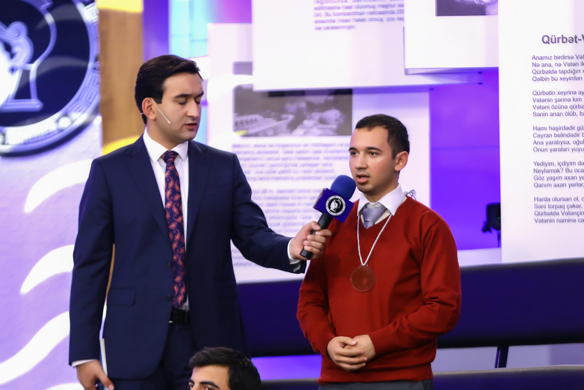 Как азербайджанские знатоки "сыграли" на музыкальных инструментах (ФОТО)