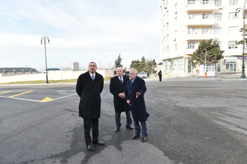 Президент Ильхам Алиев ознакомился с состоянием улиц в одном из районов Баку после реконструкции (ФОТО)