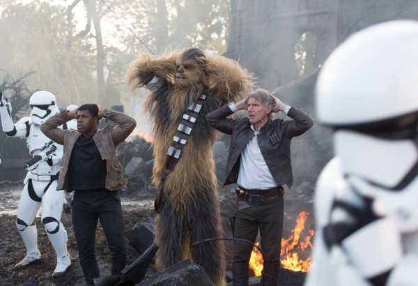 Снимавшую "Звездные войны" компанию оштрафовали из-за травм Харрисона Форда