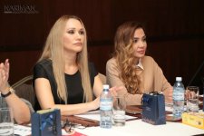 Детское дефиле в Баку - наряды стран мира (ФОТО)