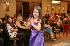 Детское дефиле в Баку - наряды стран мира (ФОТО)