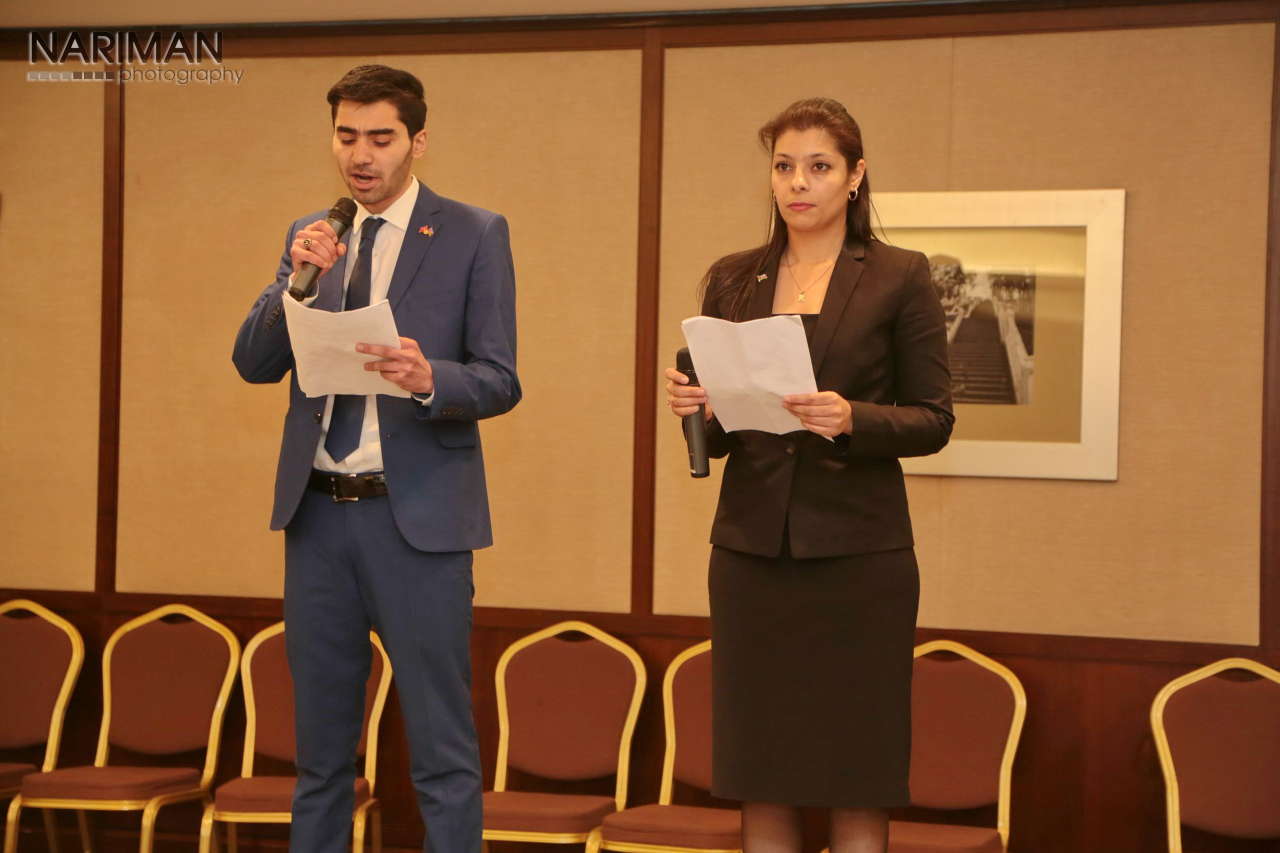 Детское дефиле в Баку - наряды стран мира (ФОТО)