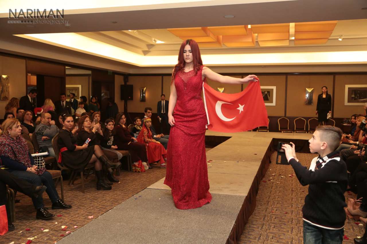 Детское дефиле в Баку - наряды стран мира (ФОТО)