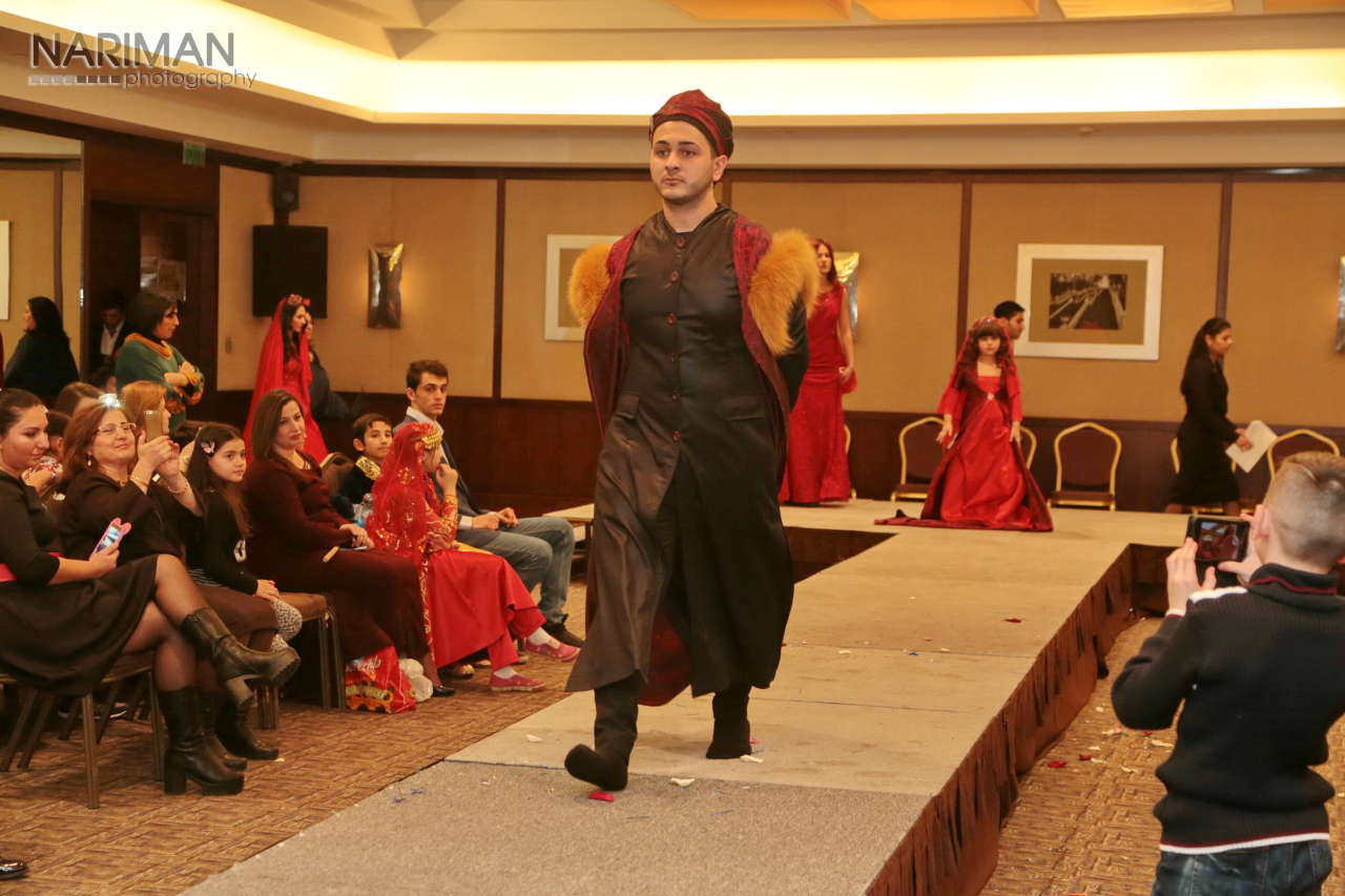 Детское дефиле в Баку - наряды стран мира (ФОТО)