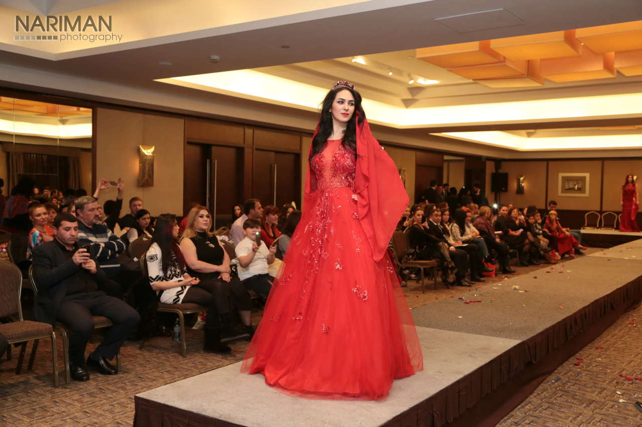 Детское дефиле в Баку - наряды стран мира (ФОТО)