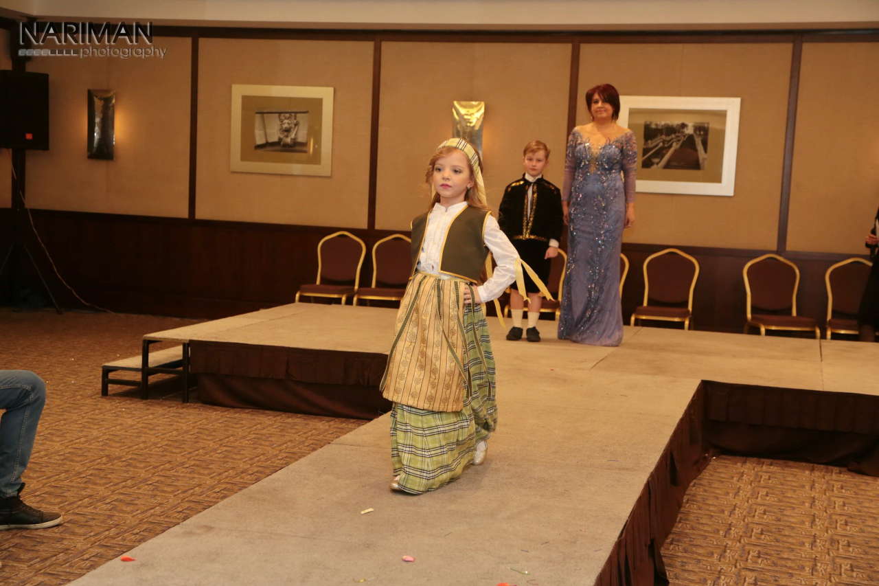 Детское дефиле в Баку - наряды стран мира (ФОТО)