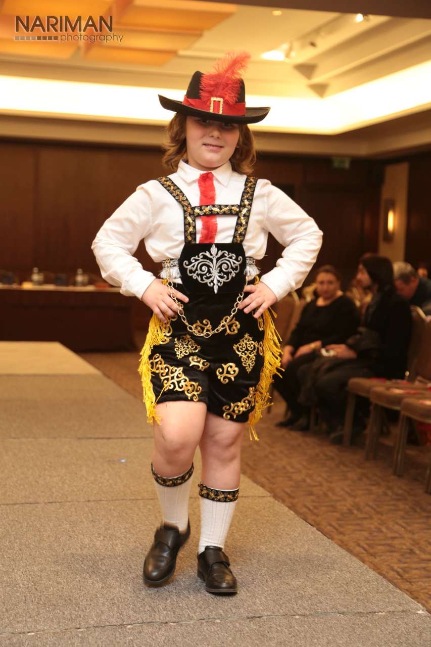 Детское дефиле в Баку - наряды стран мира (ФОТО)