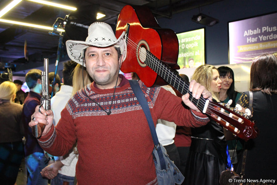 Квентин Тарантино вызвал большой ажиотаж азербайджанцев (ФОТО)