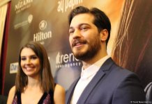 Энергетика Баку и стеснительные поцелуи - Чагатай Улусой и Лейла Лидия Тугутлу (ФОТО)