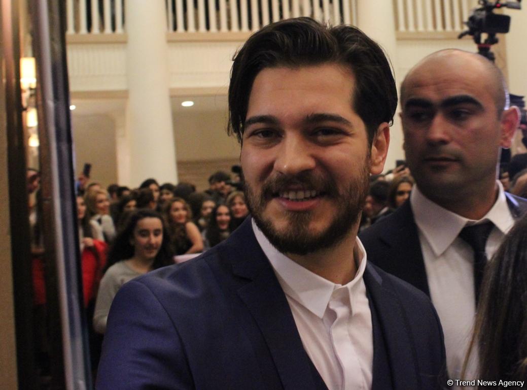 Чагатай Улусой и сотни бакинских поклонниц – фейерверк эмоций (ФОТО)