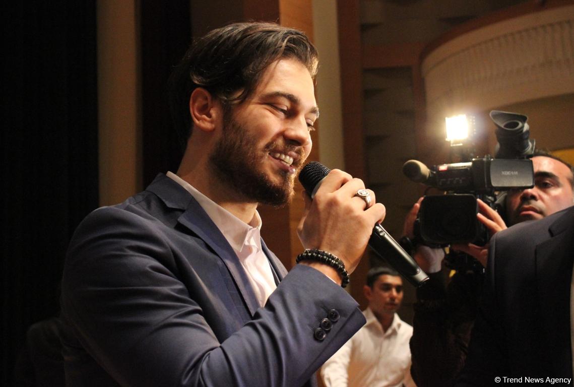 Чагатай Улусой и сотни бакинских поклонниц – фейерверк эмоций (ФОТО)