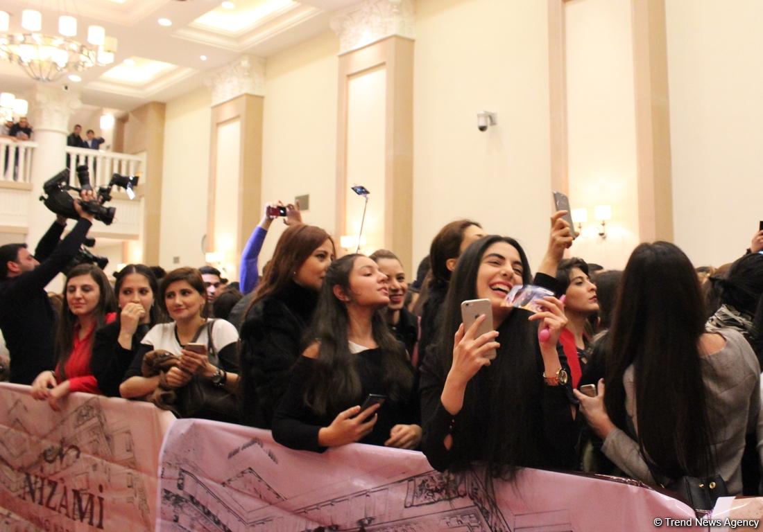 Энергетика Баку и стеснительные поцелуи - Чагатай Улусой и Лейла Лидия Тугутлу (ФОТО)