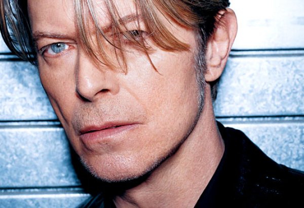 Альбом Дэвида Боуи возглавил британские чарты