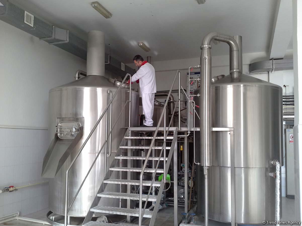 Предприниматели приветствуют отмену запрета на продажу в Азербайджане алкоголя за наличные