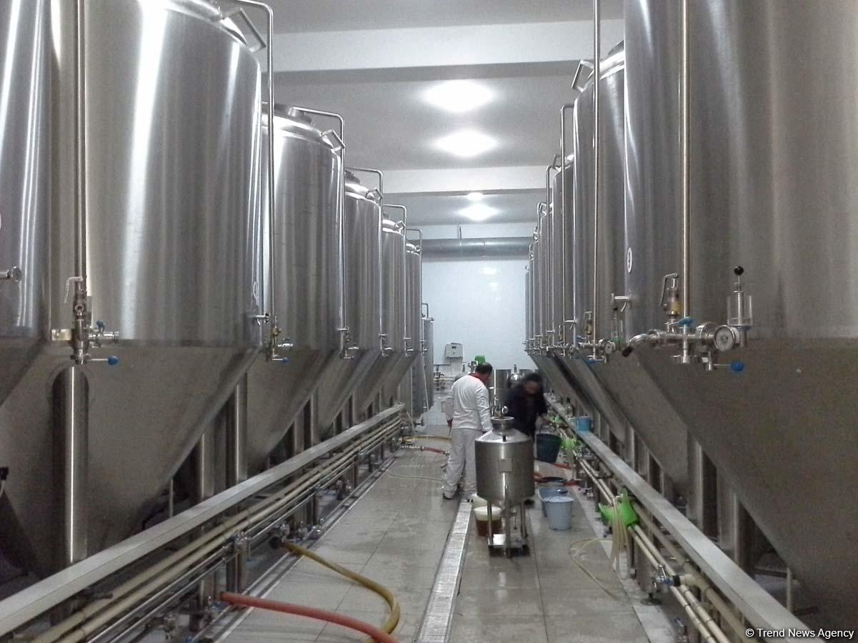 Предприниматели приветствуют отмену запрета на продажу в Азербайджане алкоголя за наличные