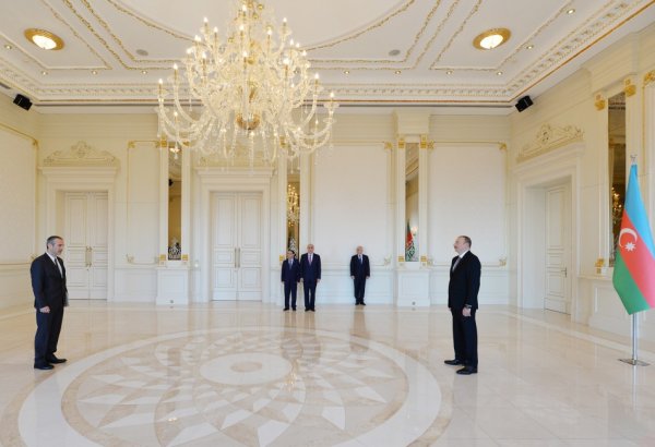 Президент Ильхам Алиев принял верительные грамоты новых послов Словении и Швеции
