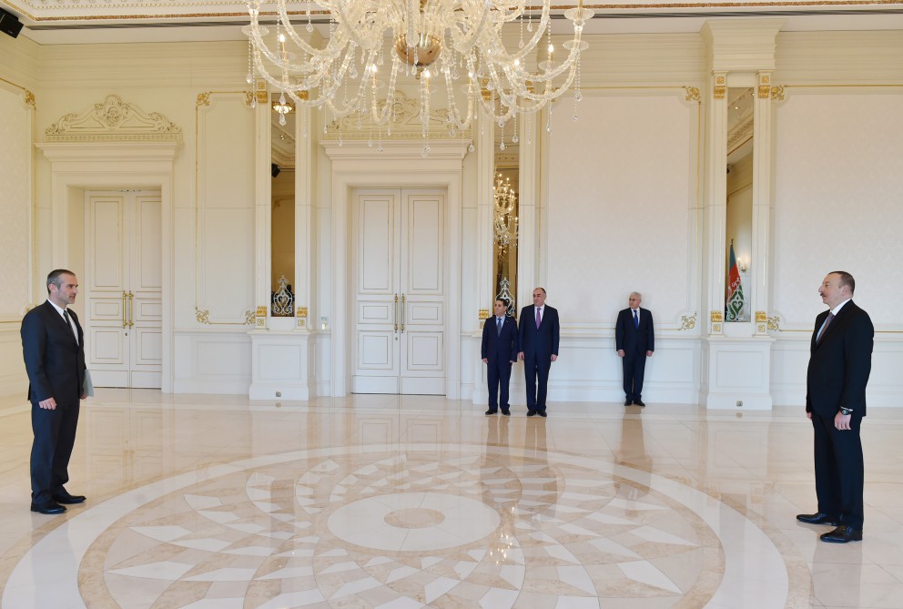 Президент Ильхам Алиев принял верительные грамоты новых послов Словении и Швеции