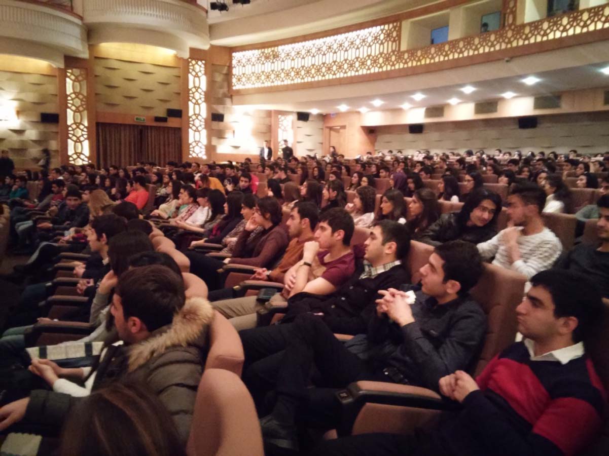 "Волонтеры ASAN" посмотрели фильм "Кровавый январь" (ФОТО)