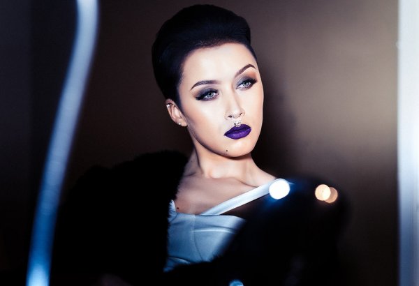 Азербайджанская "Героиня" в Норвегии - лисий мех, кожа и креп (ФОТО, ВИДЕО)