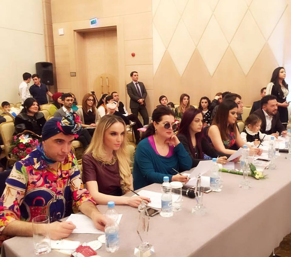 Национальные орнаменты на модном дефиле в Баку (ФОТО)