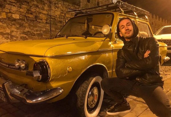 Солист группы "Пицца" совершил прогулку по Баку (ФОТО)