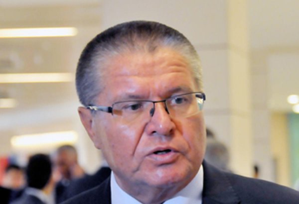 Экс-министру Улюкаеву надели электронный браслет слежения