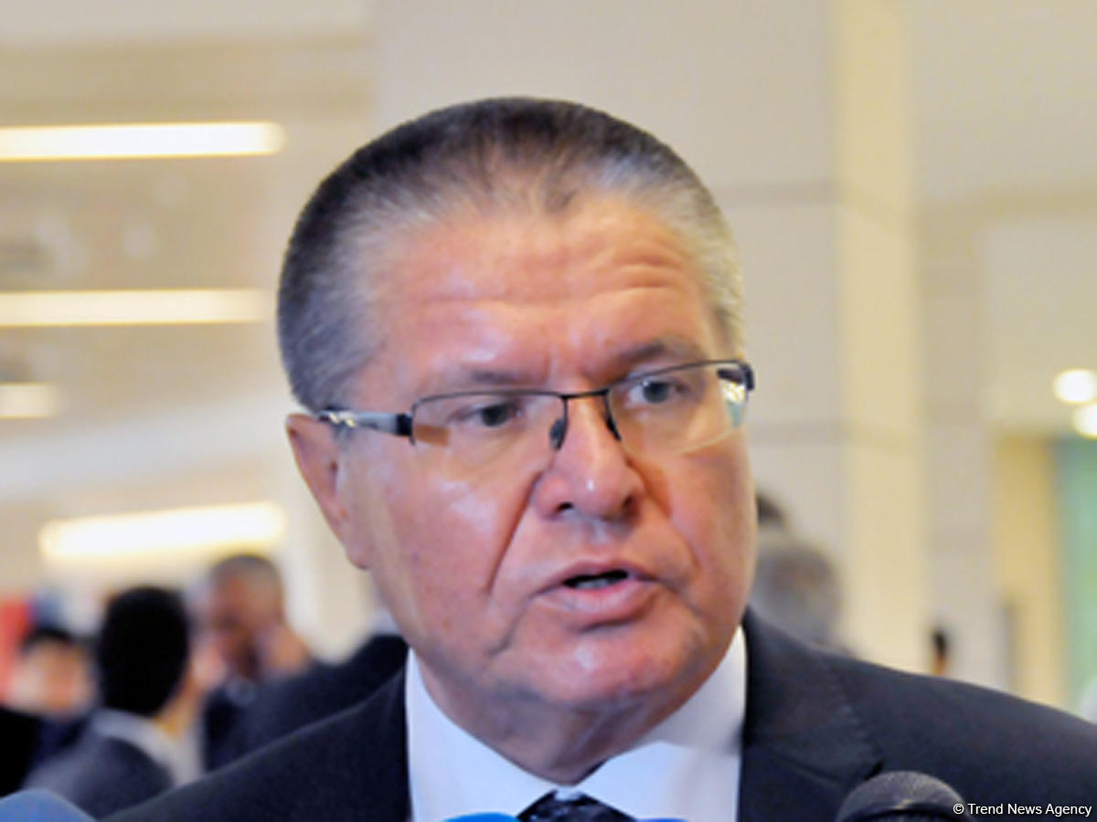 Экс-министру Улюкаеву надели электронный браслет слежения