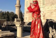 Яна Чурикова: "С удовольствием ношу азербайджанские платки в Москве" (ФОТО)