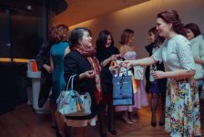 Для бакинских мам зимой наступила весна (ФОТО)