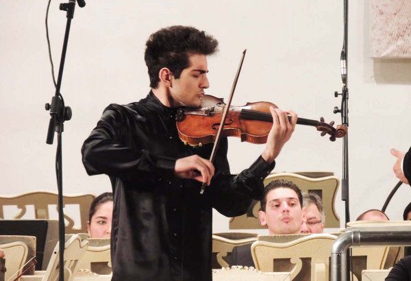 Скрипач-виртуоз Эльвин Ганиев выступит в бакинской филармонии