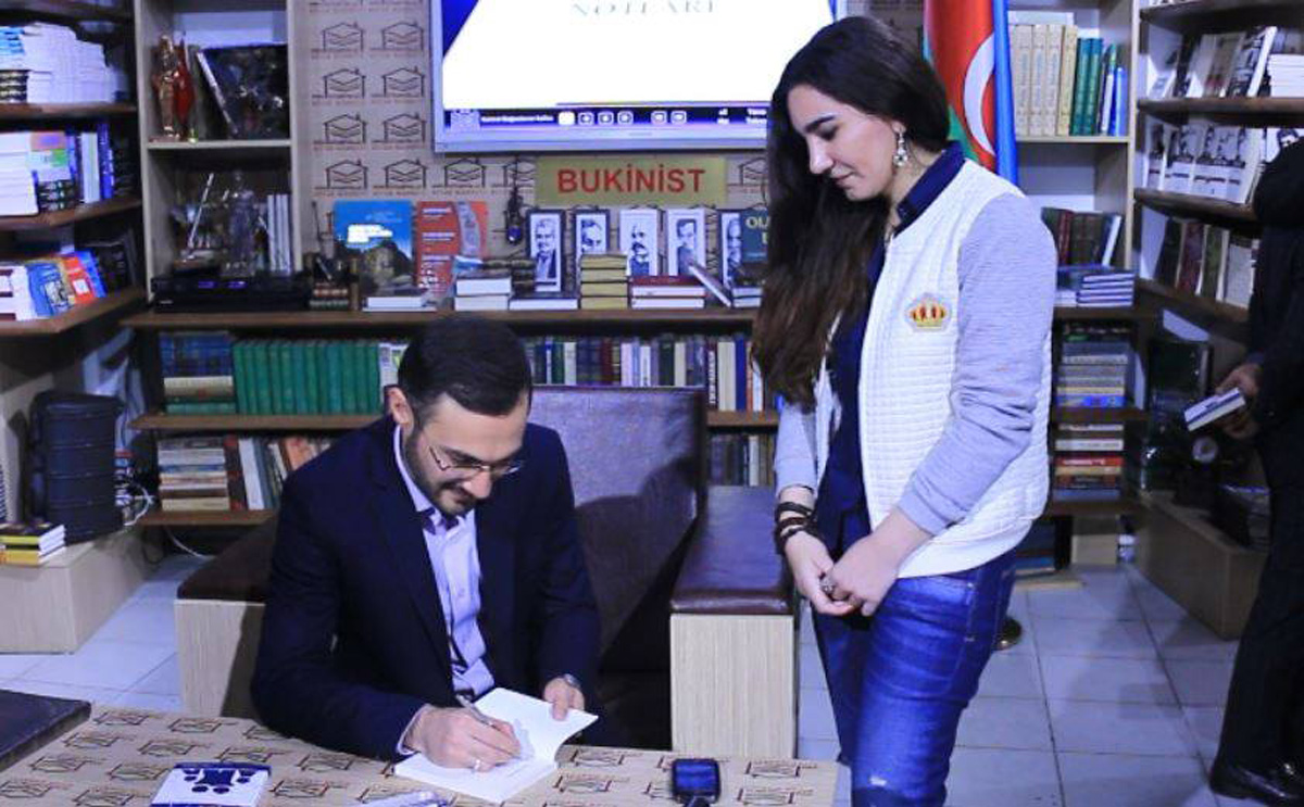 Азербайджанский писатель раскрыл секрет семейного счастья (ФОТО)