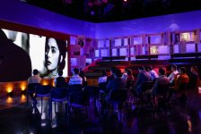 Что азербайджанская молодежь знает о творчестве Анара (ФОТО)