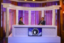 Что азербайджанская молодежь знает о творчестве Анара (ФОТО)