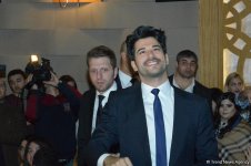 Бурак Озчивит и флаг Азербайджана (ФОТО)