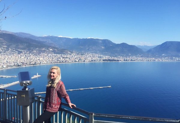 Актриса и телеведущая Айсель Назим рассказала о реализации проектов в Турции (ФОТО)