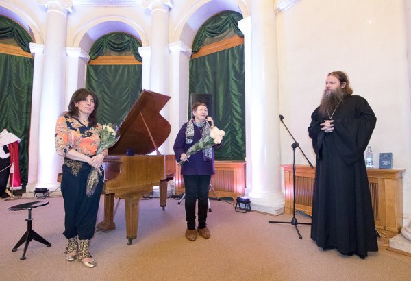 Азербайджанская пианистка и русский протоиерей выступили в Санкт-Петербурге (ФОТО)