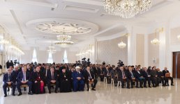 Президент Азербайджана ознакомился в Гяндже с условиями в религиозном комплексе «Имамзаде» после реконструкции