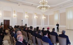 Президент Азербайджана ознакомился в Гяндже с условиями в религиозном комплексе «Имамзаде» после реконструкции