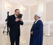 Президент Азербайджана ознакомился в Гяндже с условиями в религиозном комплексе «Имамзаде» после реконструкции