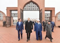 Президент Азербайджана ознакомился в Гяндже с условиями в религиозном комплексе «Имамзаде» после реконструкции