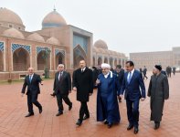 Президент Азербайджана ознакомился в Гяндже с условиями в религиозном комплексе «Имамзаде» после реконструкции