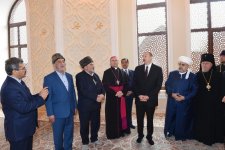Президент Азербайджана ознакомился в Гяндже с условиями в религиозном комплексе «Имамзаде» после реконструкции