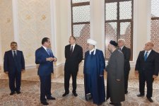 Президент Азербайджана ознакомился в Гяндже с условиями в религиозном комплексе «Имамзаде» после реконструкции