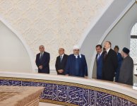 Президент Азербайджана ознакомился в Гяндже с условиями в религиозном комплексе «Имамзаде» после реконструкции