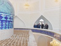 Президент Азербайджана ознакомился в Гяндже с условиями в религиозном комплексе «Имамзаде» после реконструкции
